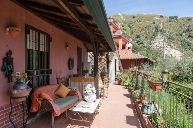 Carly & Dane Vacation House Таормина Экстерьер фото