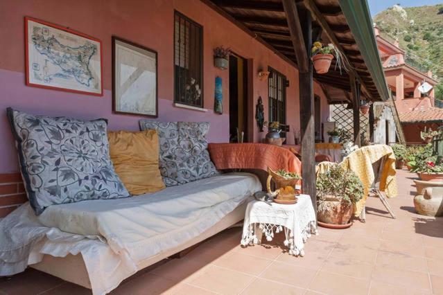 Carly & Dane Vacation House Таормина Экстерьер фото
