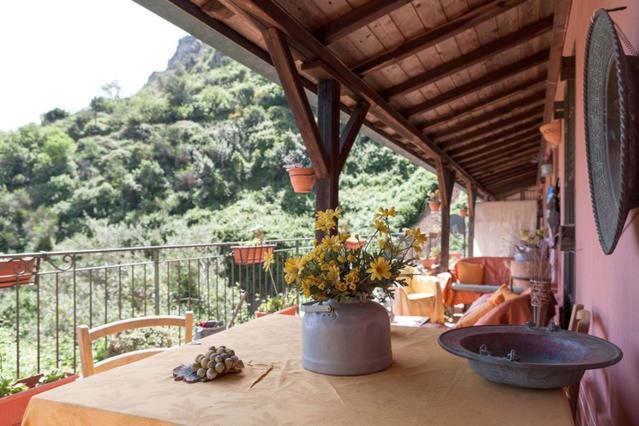 Carly & Dane Vacation House Таормина Экстерьер фото